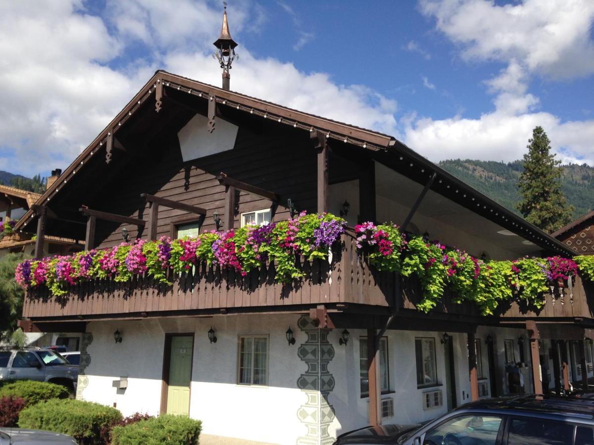 | Linderhof Inn