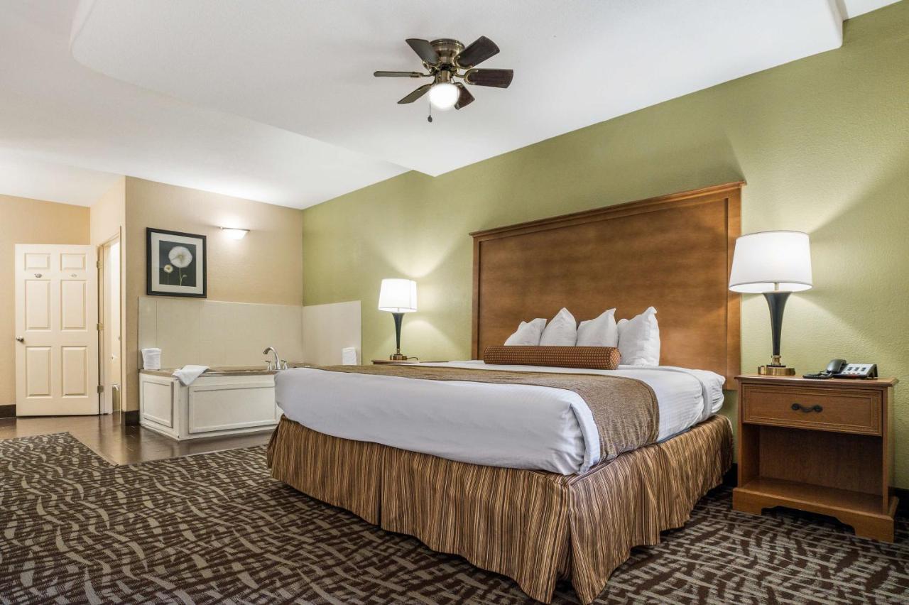 King Room with Sofa Bed at SureStay Hotel by Best Western Alice
