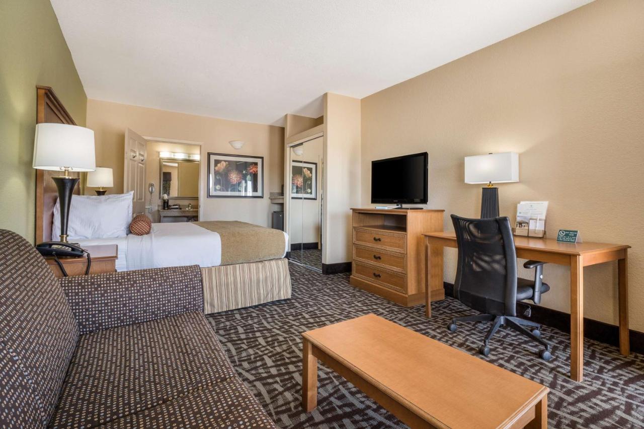 King Room with Walk-in Shower - Disability Access at SureStay Hotel by Best Western Alice