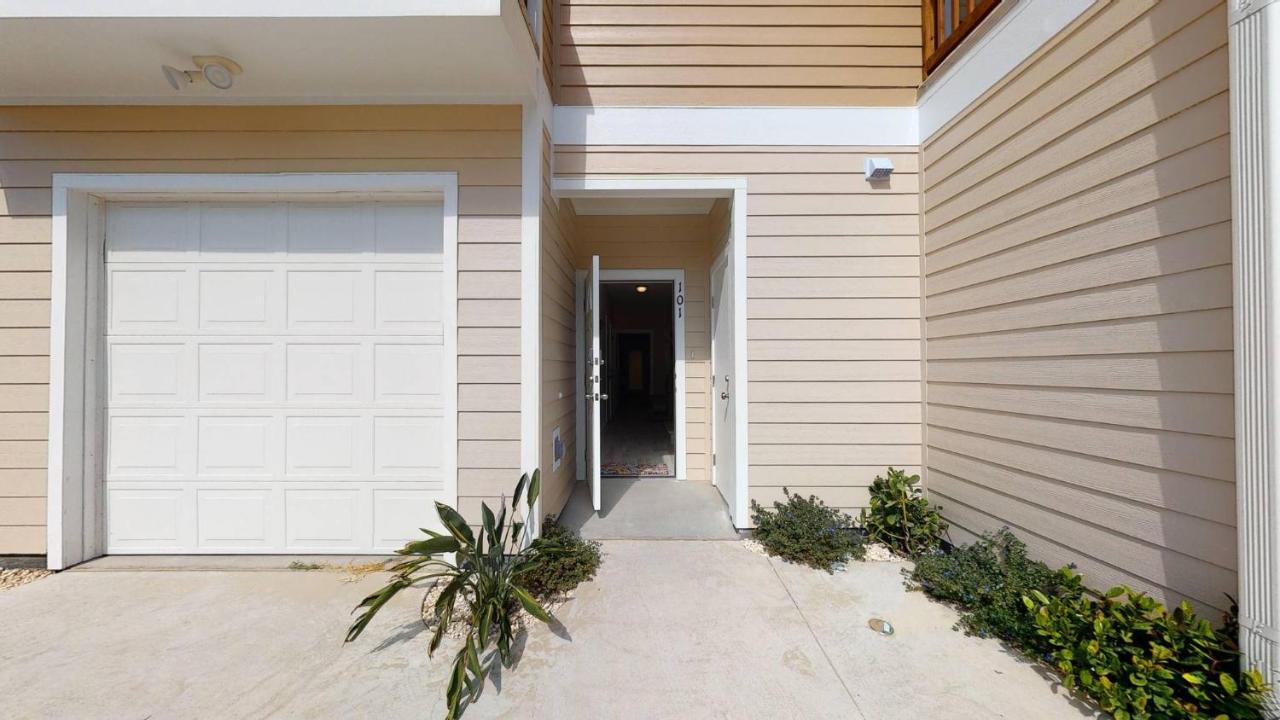  | BC101 New Townhome, Heated Pool, 1 Minute Drive to Beach