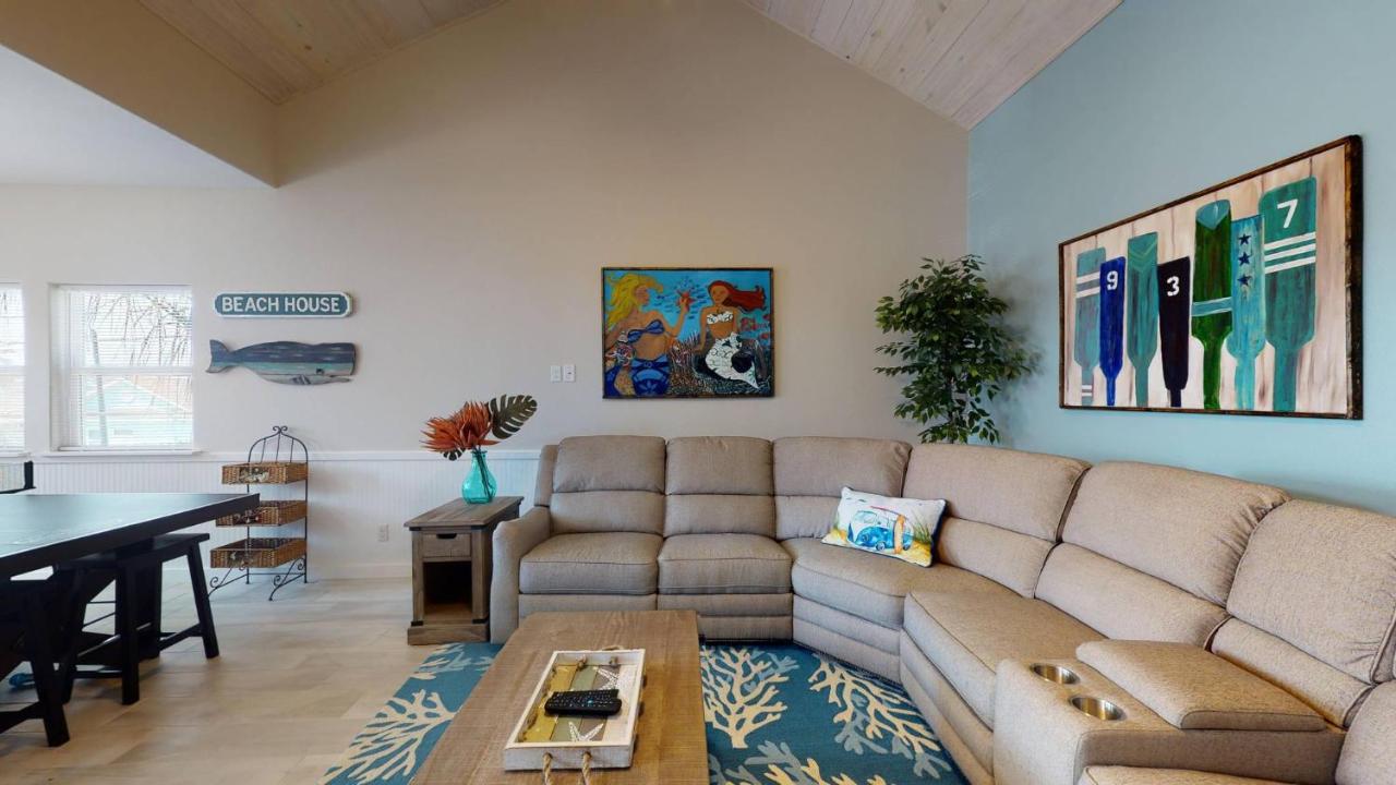  | BC101 New Townhome, Heated Pool, 1 Minute Drive to Beach