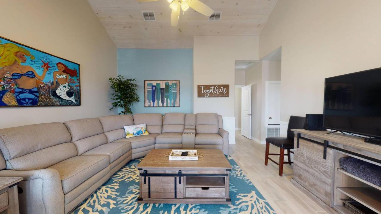  | BC101 New Townhome, Heated Pool, 1 Minute Drive to Beach