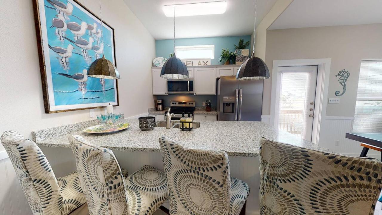  | BC101 New Townhome, Heated Pool, 1 Minute Drive to Beach