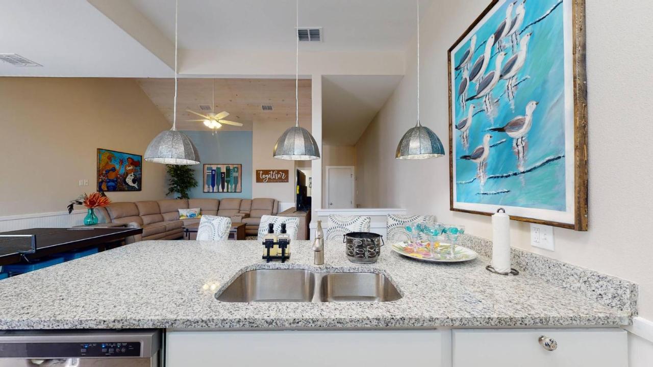  | BC101 New Townhome, Heated Pool, 1 Minute Drive to Beach