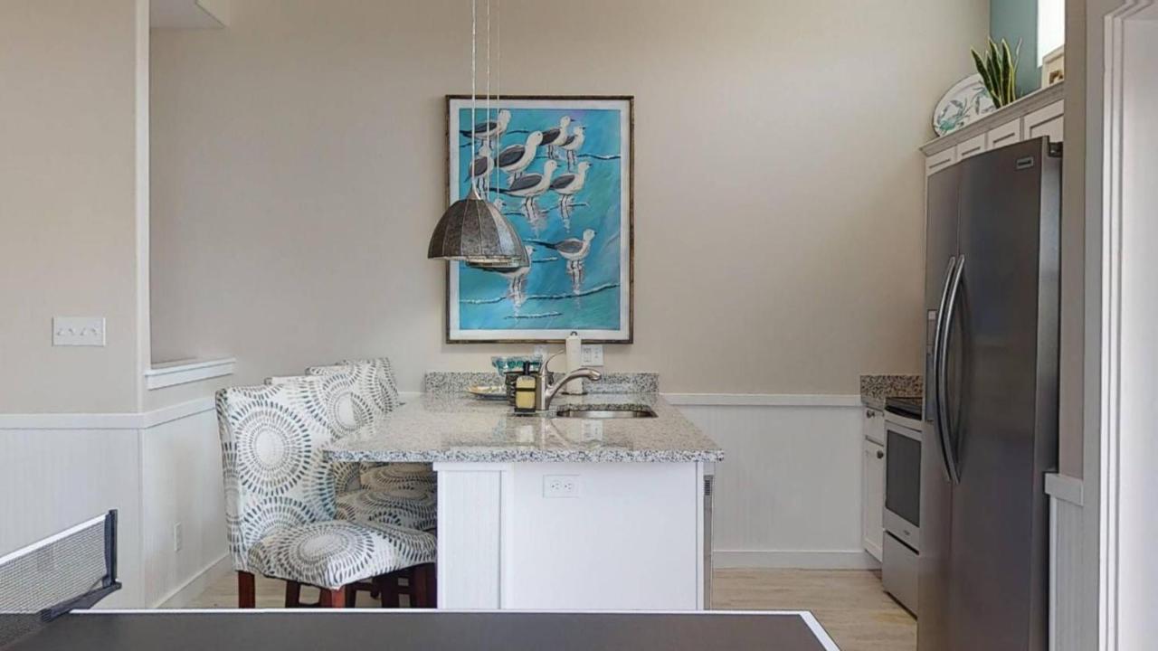  | BC101 New Townhome, Heated Pool, 1 Minute Drive to Beach