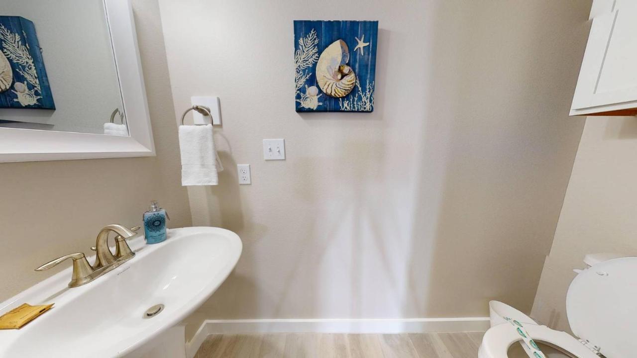  | BC101 New Townhome, Heated Pool, 1 Minute Drive to Beach