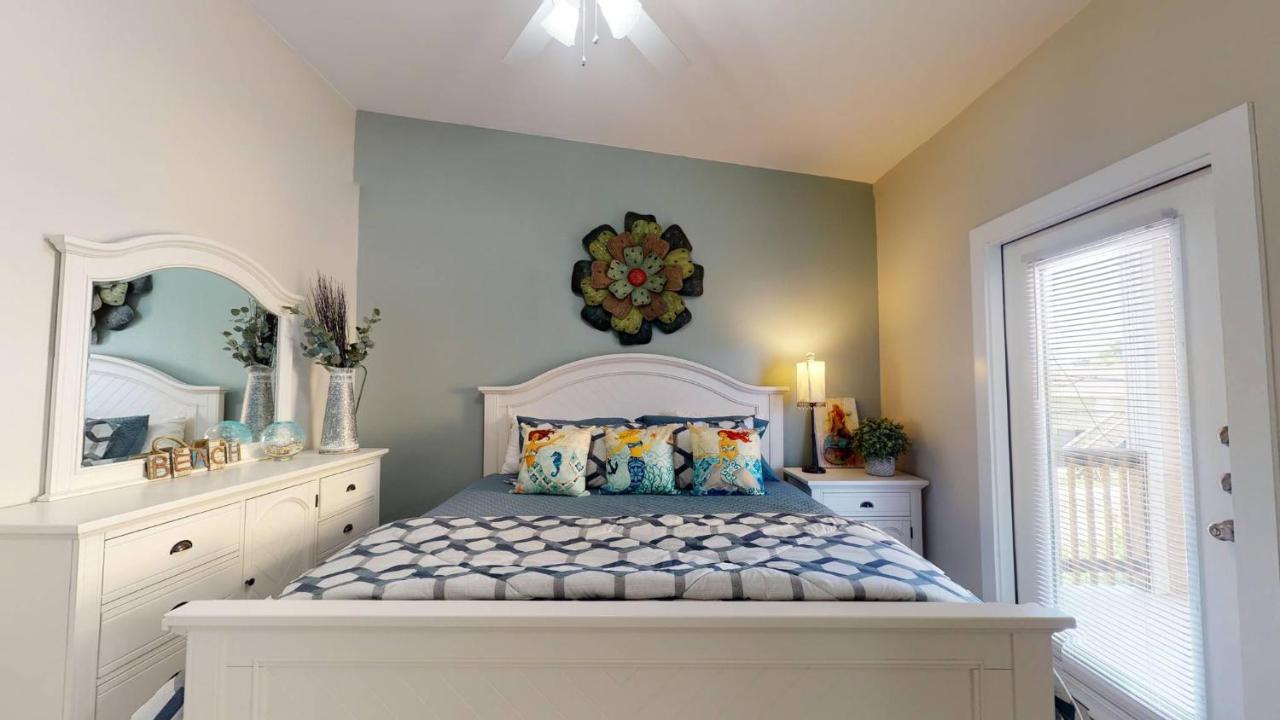  | BC101 New Townhome, Heated Pool, 1 Minute Drive to Beach