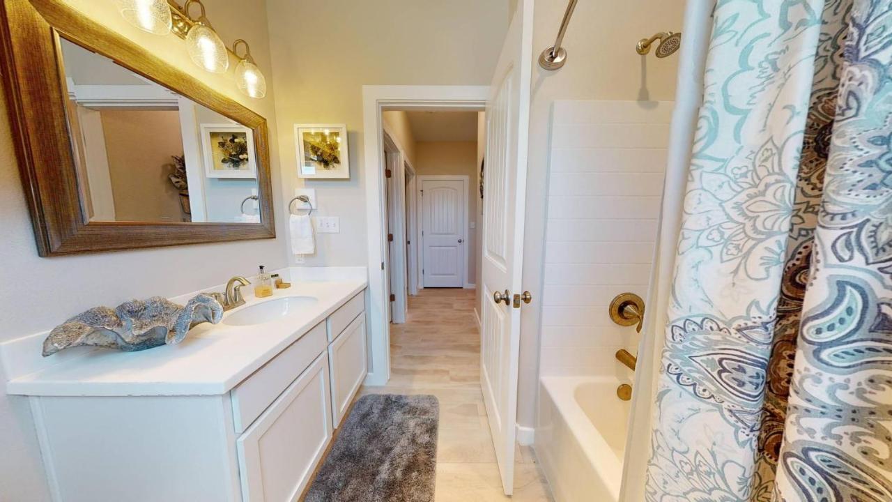  | BC101 New Townhome, Heated Pool, 1 Minute Drive to Beach