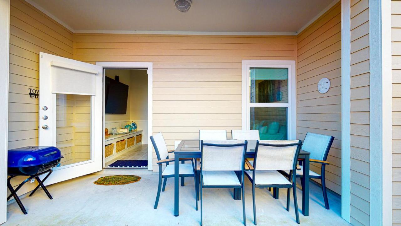  | BC102 Beautifully Decorated Townhome, Heated Shared Pool, 1 Minute to Beach