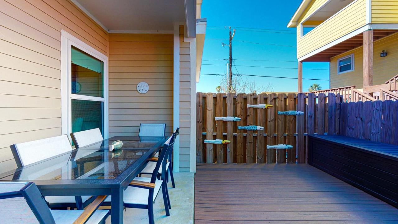  | BC102 Beautifully Decorated Townhome, Heated Shared Pool, 1 Minute to Beach