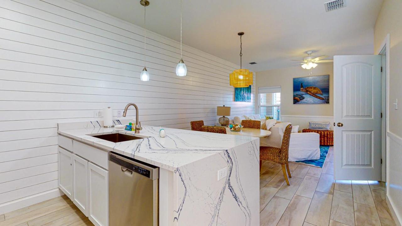 | BC102 Beautifully Decorated Townhome, Heated Shared Pool, 1 Minute to Beach