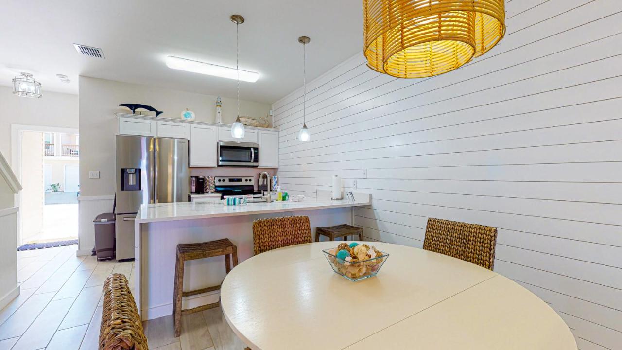  | BC102 Beautifully Decorated Townhome, Heated Shared Pool, 1 Minute to Beach