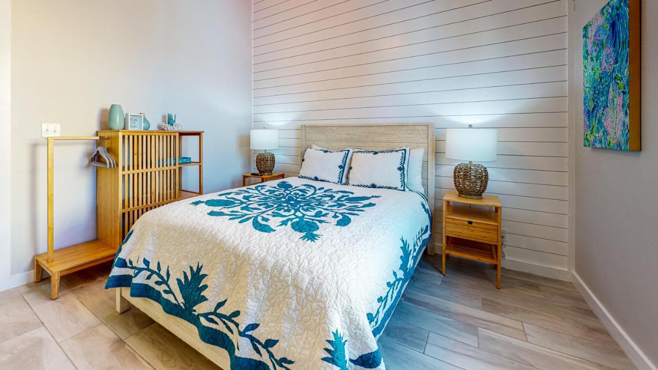  | BC102 Beautifully Decorated Townhome, Heated Shared Pool, 1 Minute to Beach