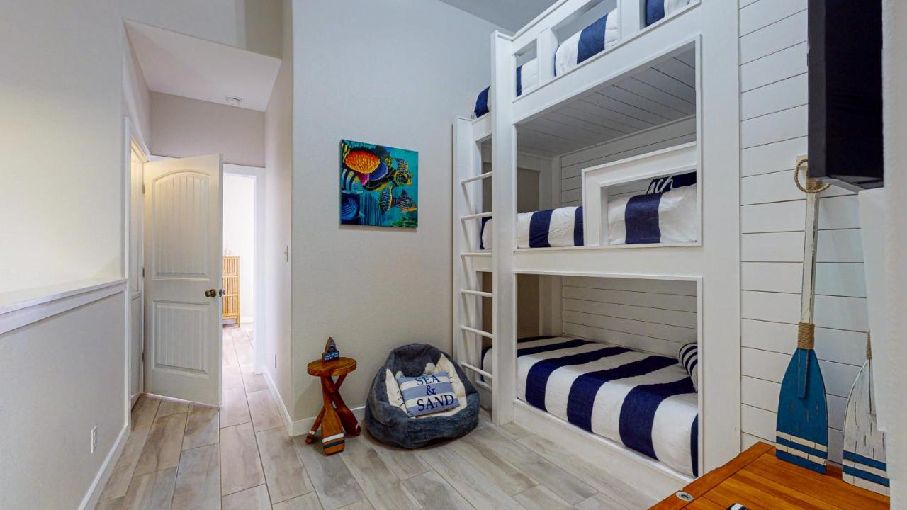  | BC102 Beautifully Decorated Townhome, Heated Shared Pool, 1 Minute to Beach