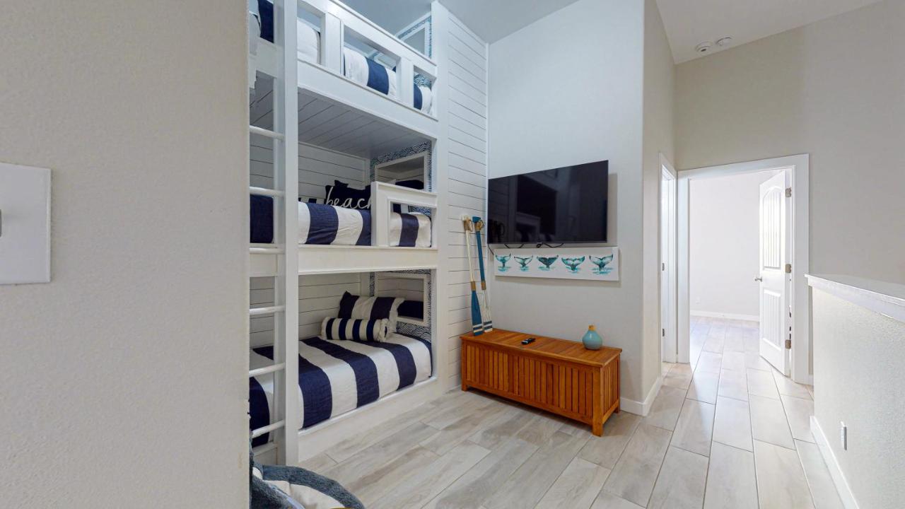  | BC102 Beautifully Decorated Townhome, Heated Shared Pool, 1 Minute to Beach