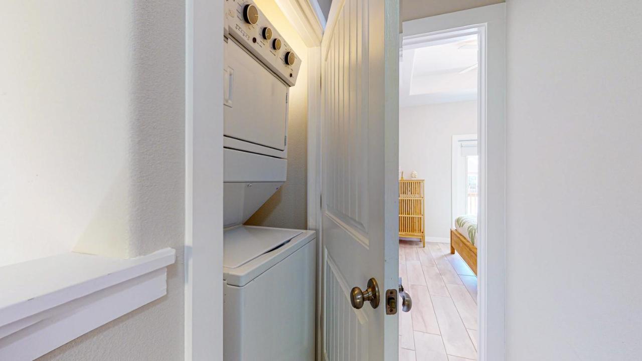  | BC102 Beautifully Decorated Townhome, Heated Shared Pool, 1 Minute to Beach
