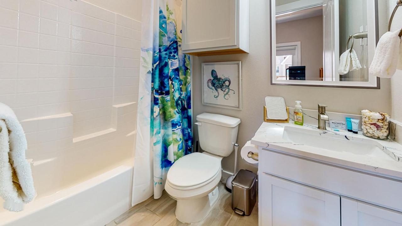  | BC102 Beautifully Decorated Townhome, Heated Shared Pool, 1 Minute to Beach