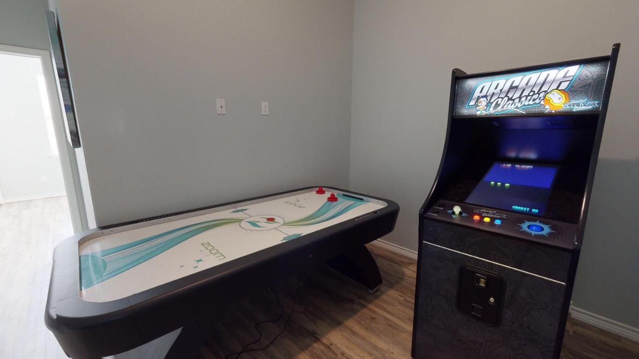 | BC202 Funky Parrot, Heated Saltwater Pool, Short Walk to Beach, Gameroom