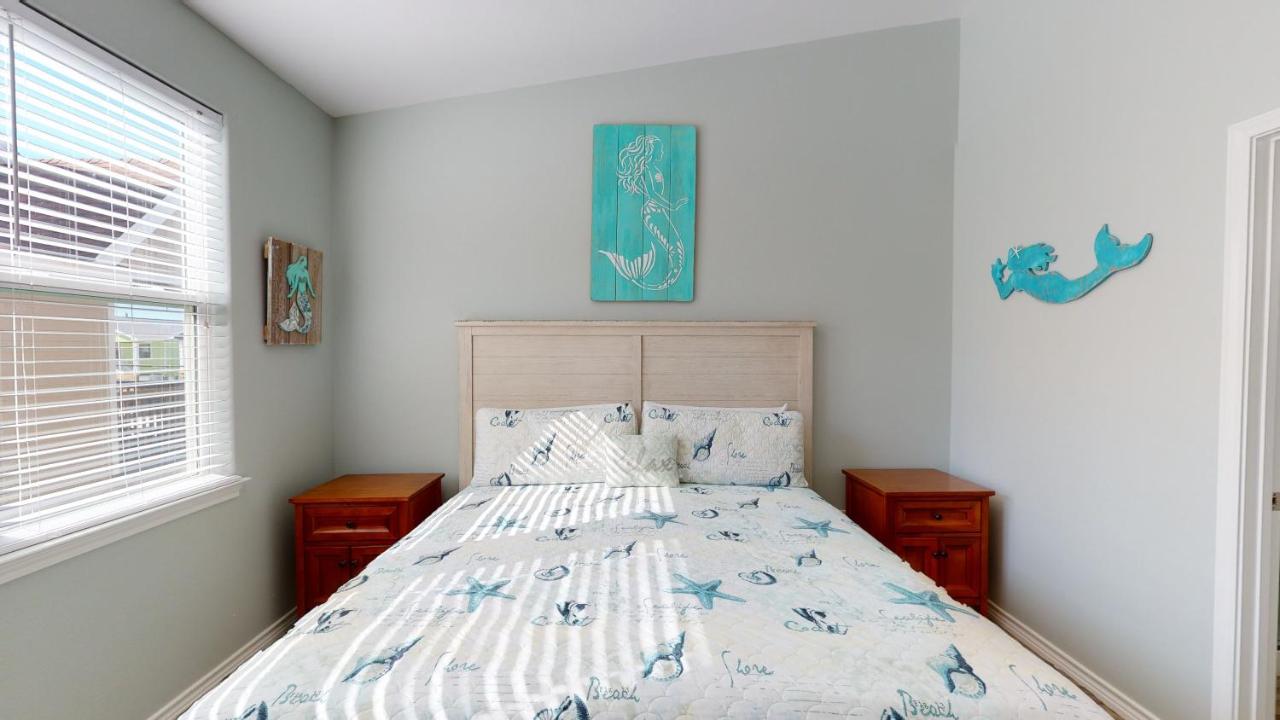 | BC202 Funky Parrot, Heated Saltwater Pool, Short Walk to Beach, Gameroom