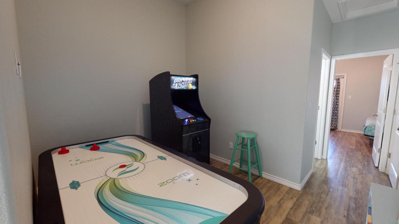 | BC202 Funky Parrot, Heated Saltwater Pool, Short Walk to Beach, Gameroom