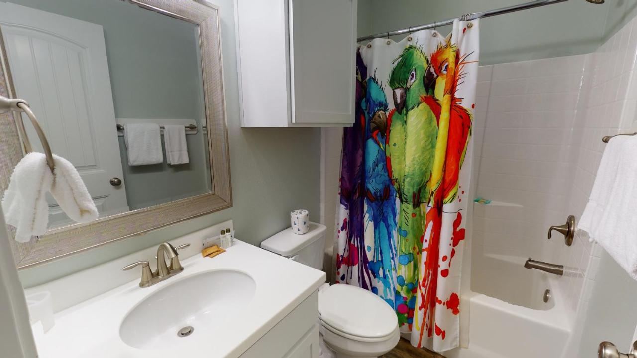 | BC202 Funky Parrot, Heated Saltwater Pool, Short Walk to Beach, Gameroom