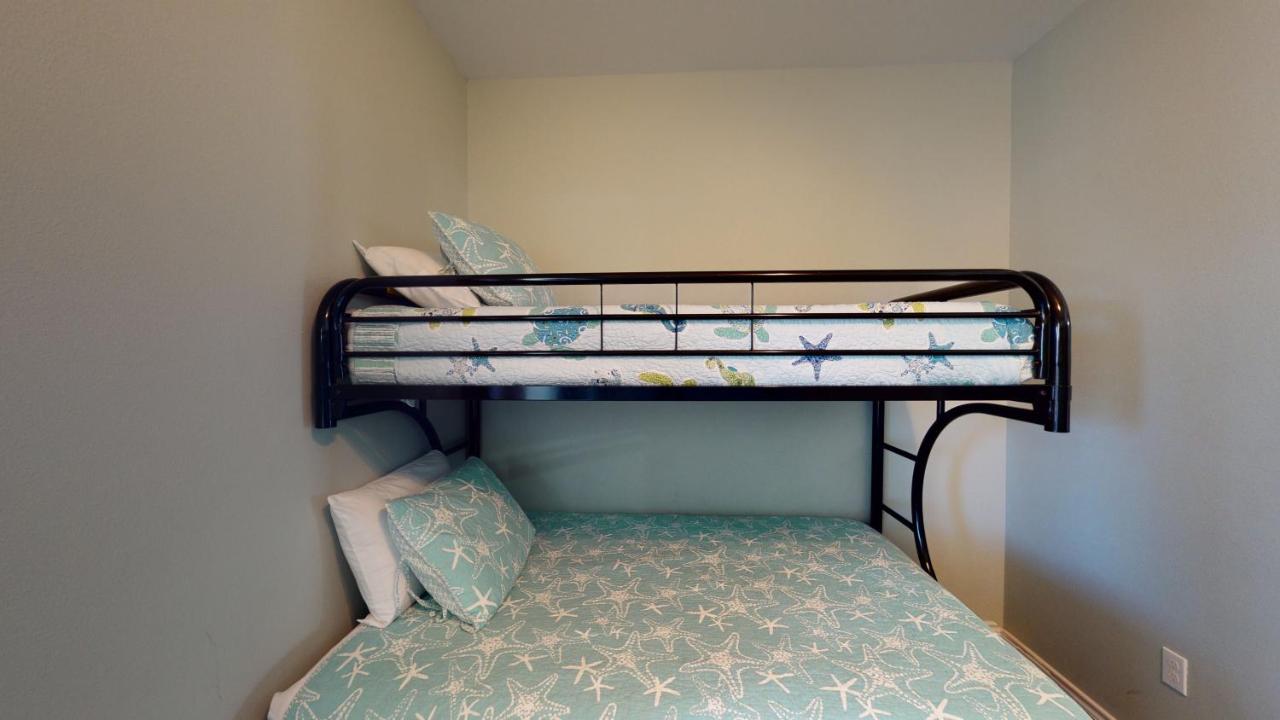 | BC202 Funky Parrot, Heated Saltwater Pool, Short Walk to Beach, Gameroom