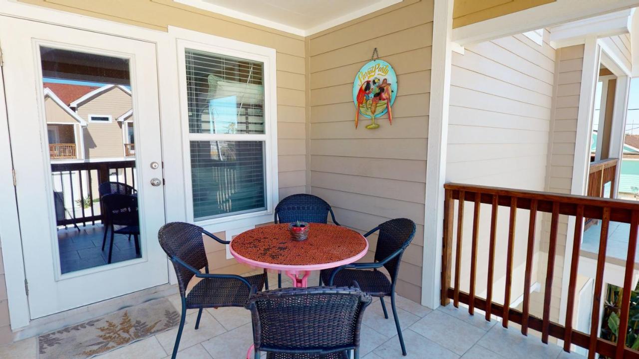 | BC202 Funky Parrot, Heated Saltwater Pool, Short Walk to Beach, Gameroom