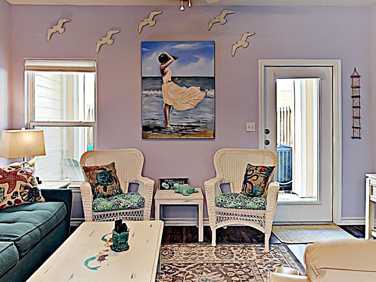 | BC207 Beautifully Decorated Townhome, Heated Pool, 1 Minute to Beach