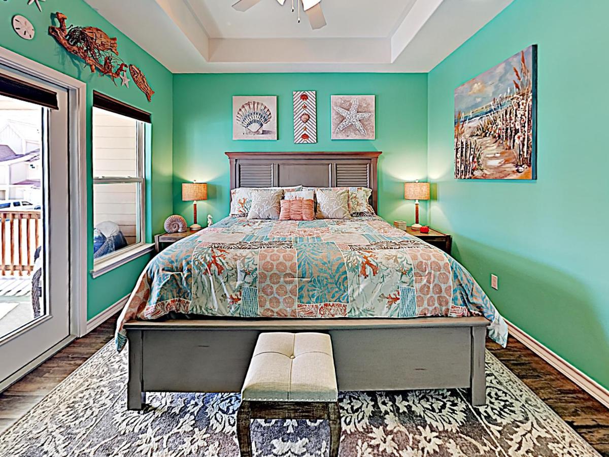 | BC207 Beautifully Decorated Townhome, Heated Pool, 1 Minute to Beach