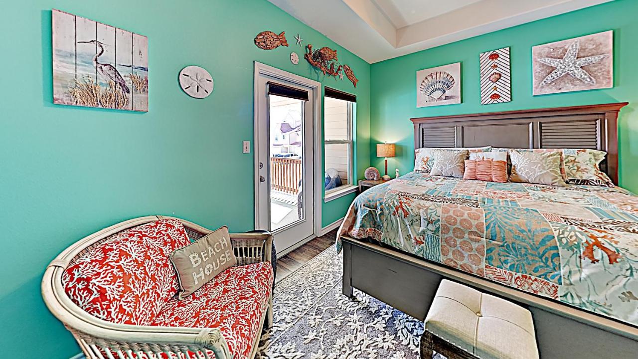  | BC207 Beautifully Decorated Townhome, Heated Pool, 1 Minute to Beach