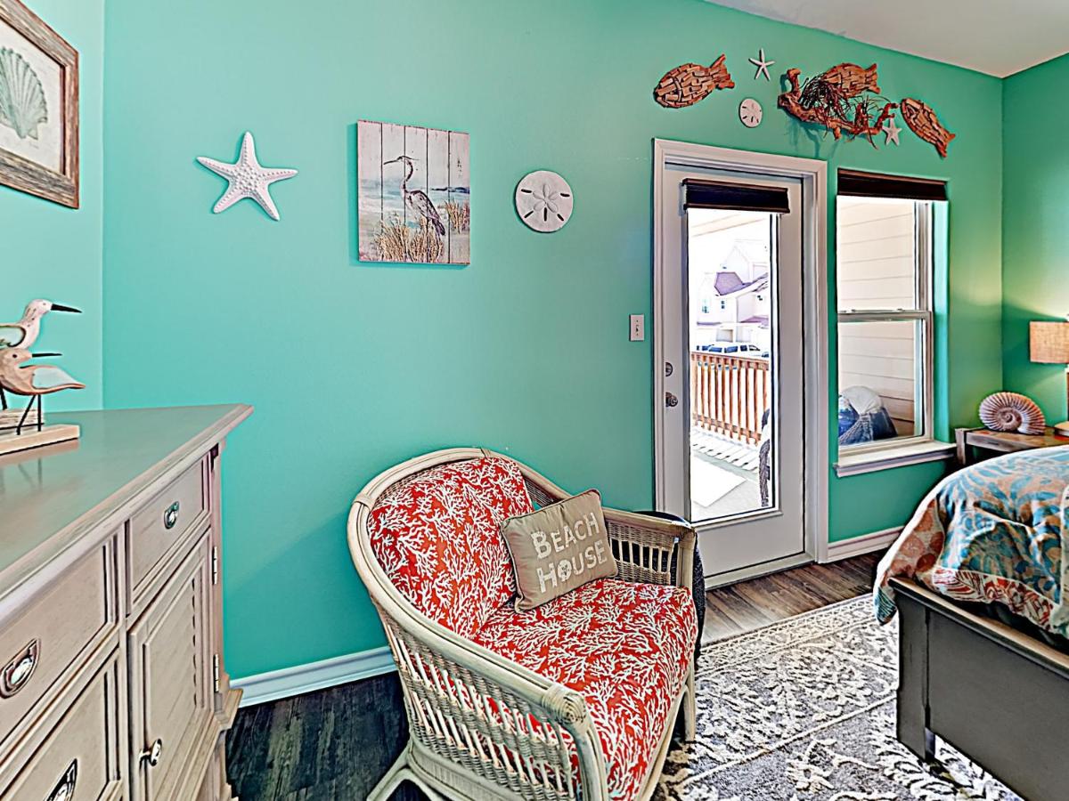 | BC207 Beautifully Decorated Townhome, Heated Pool, 1 Minute to Beach