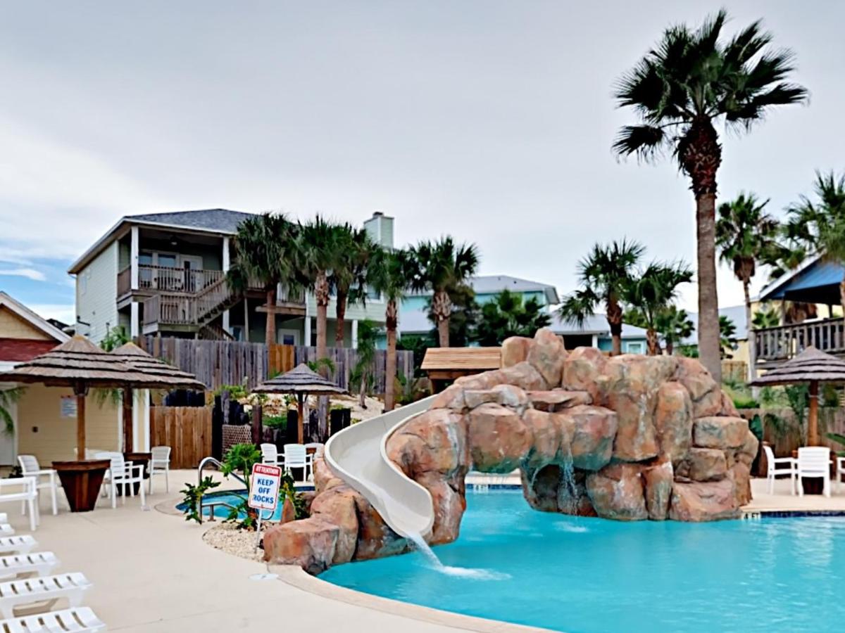 | BC403 Fabulous Townhome with Beach Decor, Shared Heated Pool, Garage Access