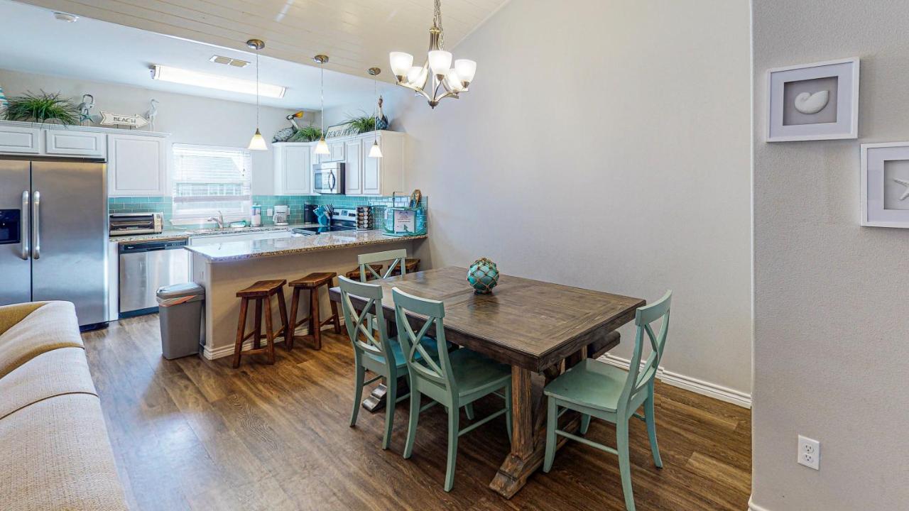 | BC403 Fabulous Townhome with Beach Decor, Shared Heated Pool, Garage Access