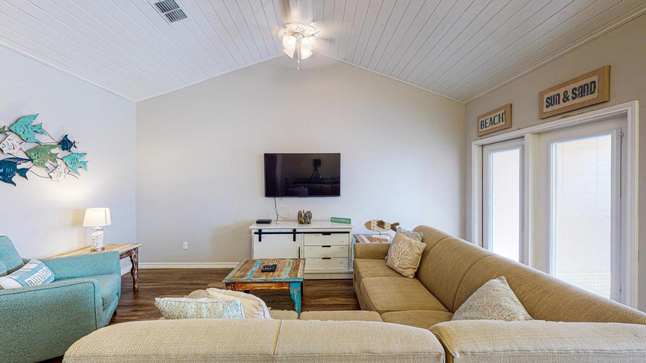 | BC403 Fabulous Townhome with Beach Decor, Shared Heated Pool, Garage Access