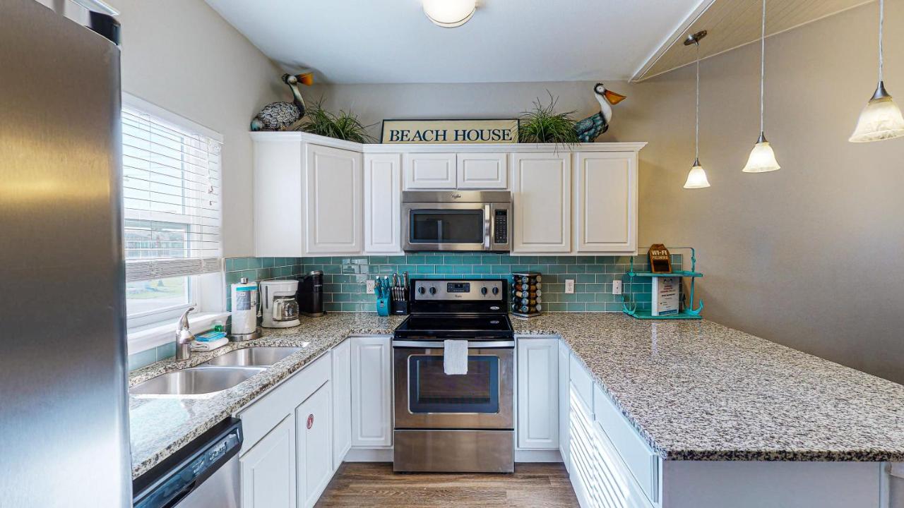 | BC403 Fabulous Townhome with Beach Decor, Shared Heated Pool, Garage Access