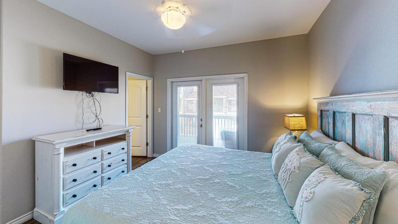 | BC403 Fabulous Townhome with Beach Decor, Shared Heated Pool, Garage Access