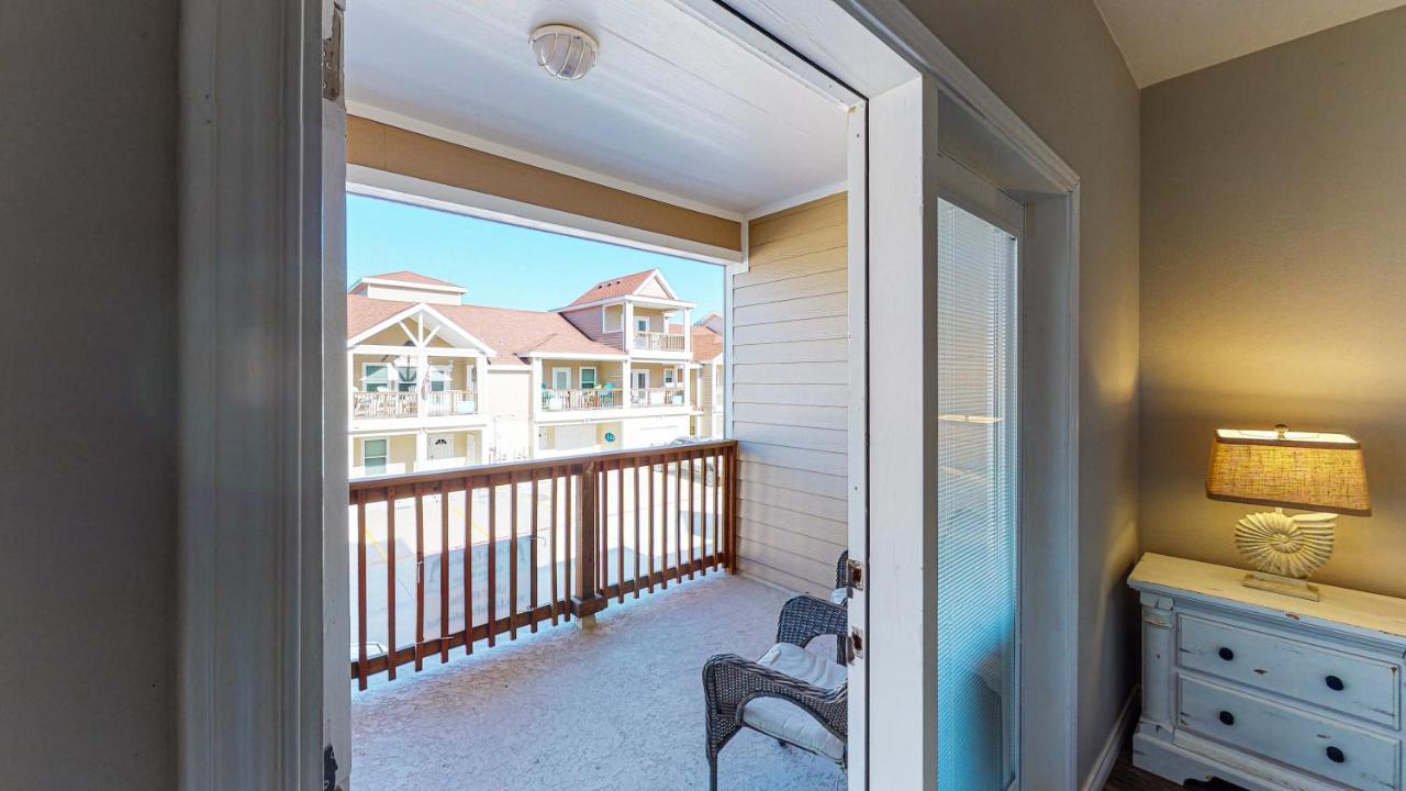 | BC403 Fabulous Townhome with Beach Decor, Shared Heated Pool, Garage Access