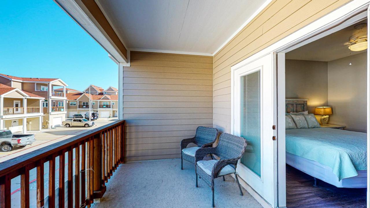| BC403 Fabulous Townhome with Beach Decor, Shared Heated Pool, Garage Access