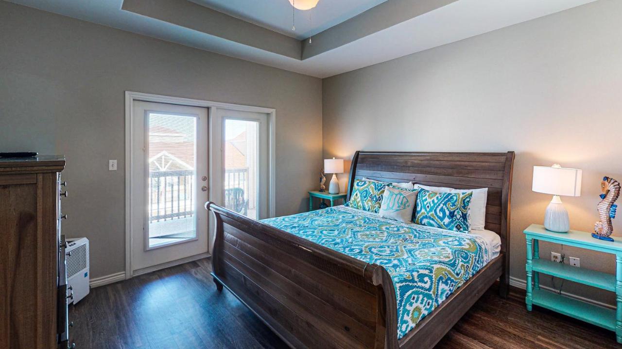 | BC403 Fabulous Townhome with Beach Decor, Shared Heated Pool, Garage Access