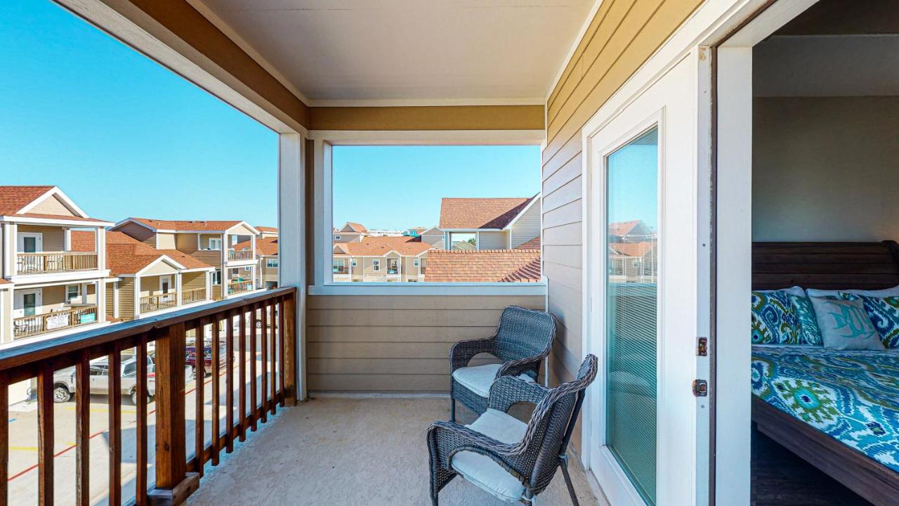 | BC403 Fabulous Townhome with Beach Decor, Shared Heated Pool, Garage Access