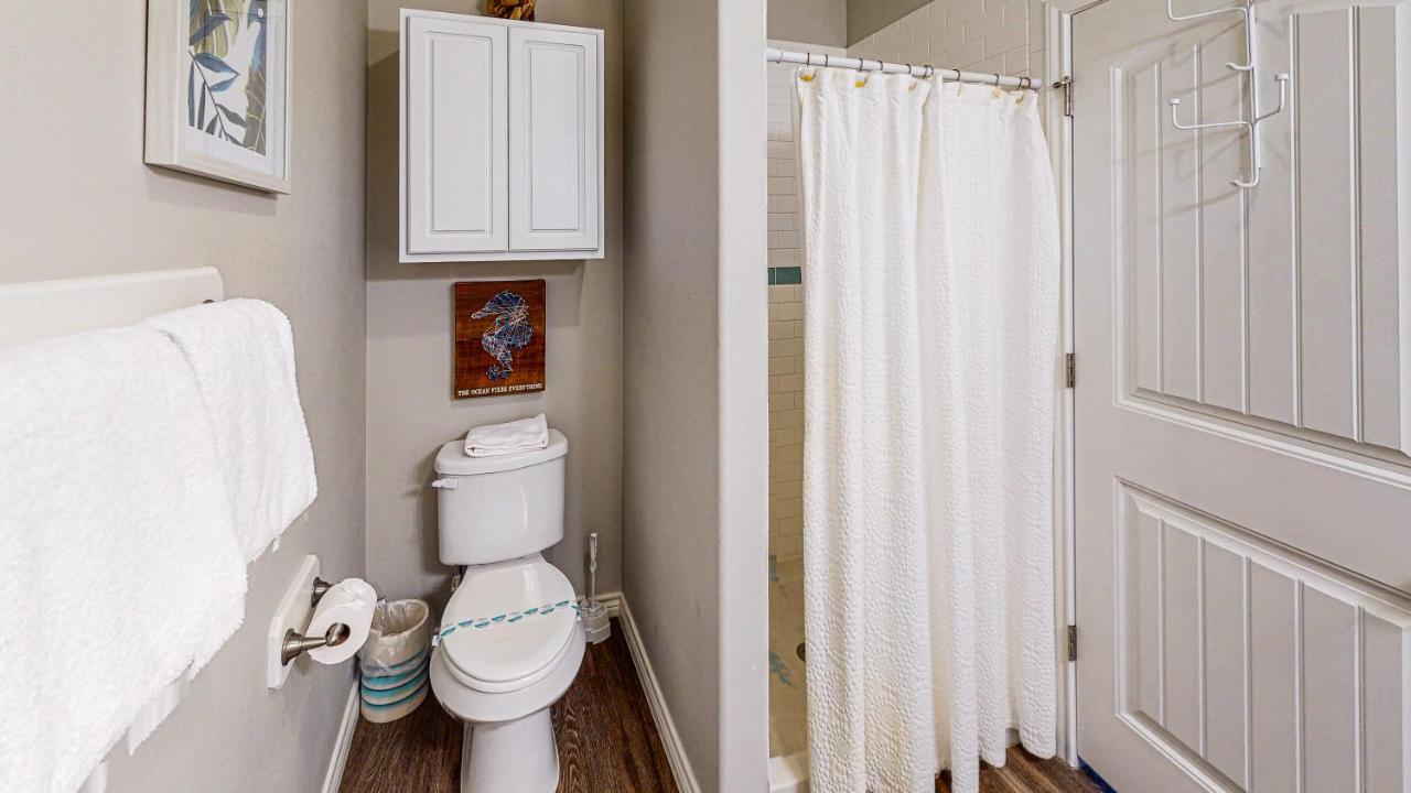 | BC403 Fabulous Townhome with Beach Decor, Shared Heated Pool, Garage Access