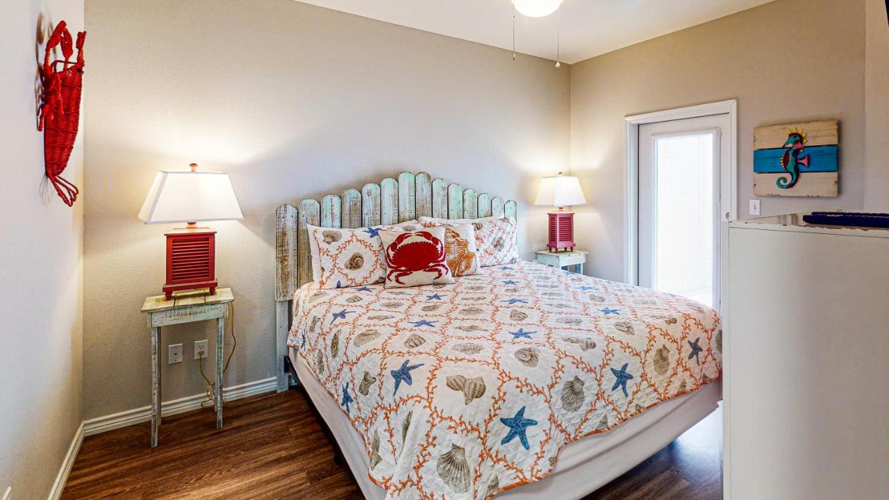 | BC403 Fabulous Townhome with Beach Decor, Shared Heated Pool, Garage Access