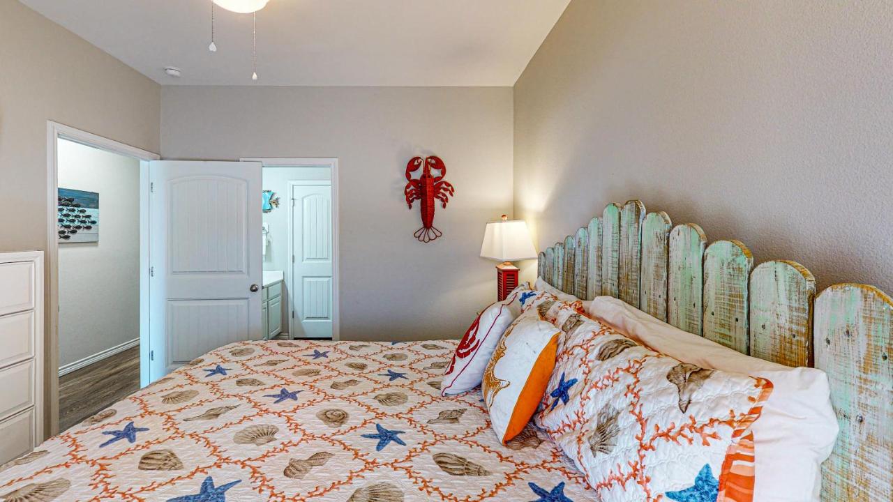  | BC403 Fabulous Townhome with Beach Decor, Shared Heated Pool, Garage Access
