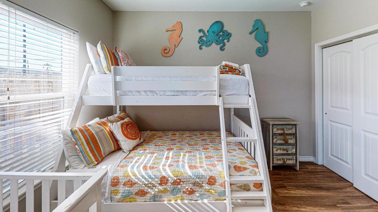 | BC403 Fabulous Townhome with Beach Decor, Shared Heated Pool, Garage Access
