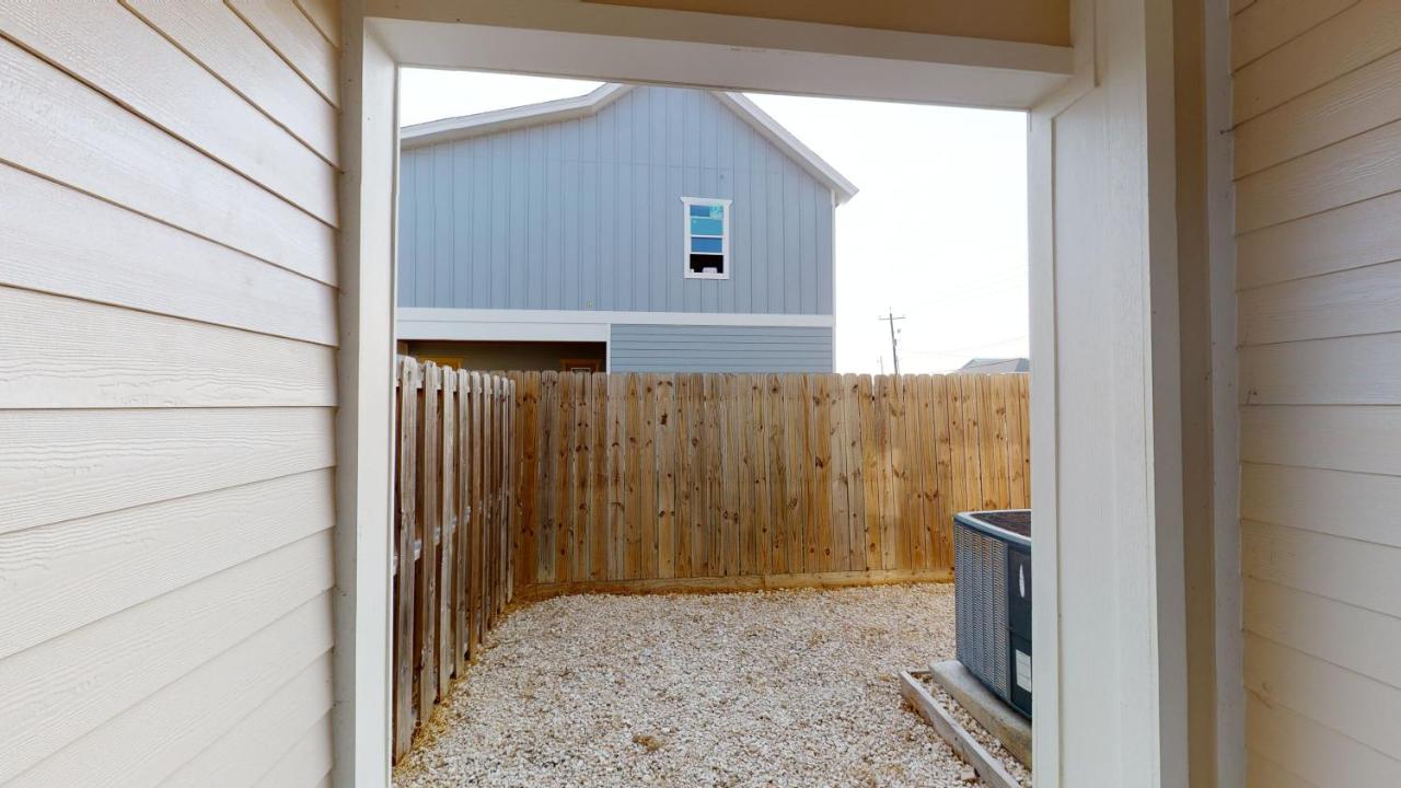| BC403 Fabulous Townhome with Beach Decor, Shared Heated Pool, Garage Access