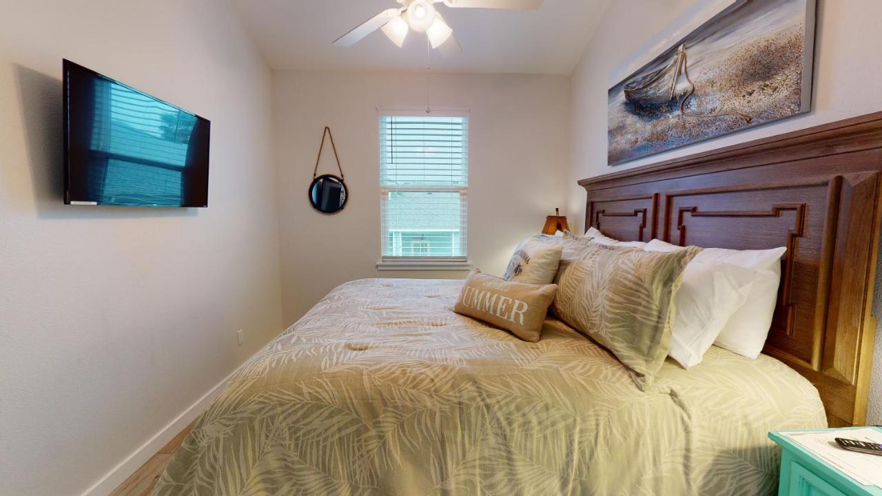 | BC502 Beautifully Decorated Townhome, Heated Pool, Garage Access