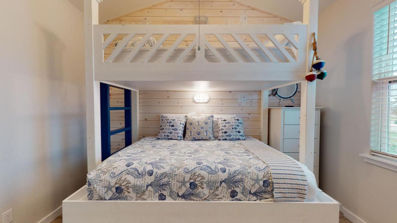 | BC502 Beautifully Decorated Townhome, Heated Pool, Garage Access