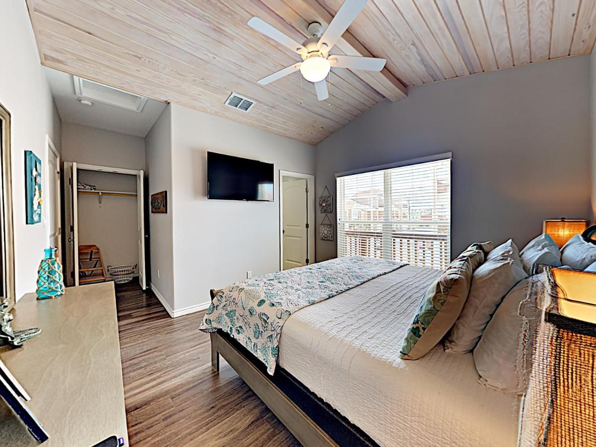  | BC603 Roomy Townhome, Outdoor Seating, Heated Pool with Water Slide