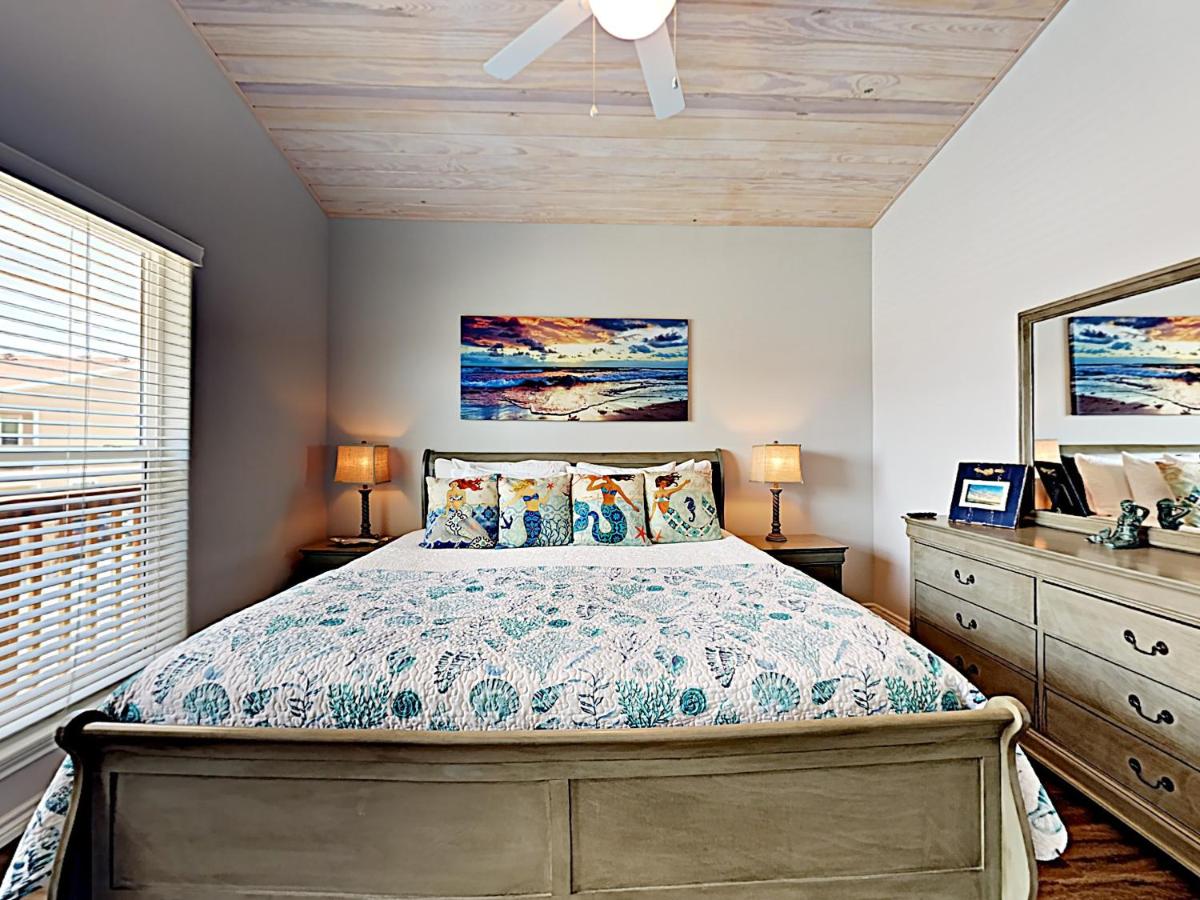  | BC603 Roomy Townhome, Outdoor Seating, Heated Pool with Water Slide