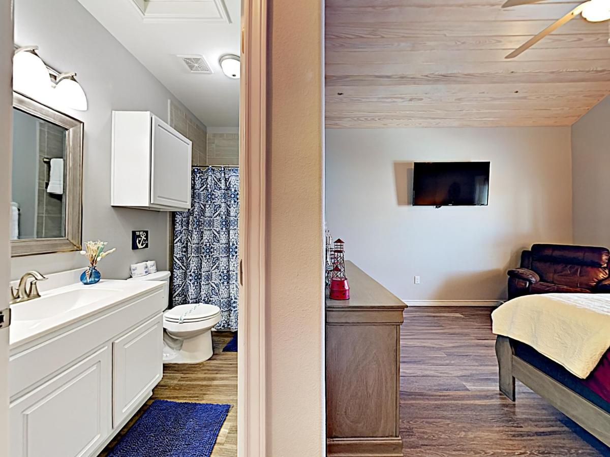  | BC603 Roomy Townhome, Outdoor Seating, Heated Pool with Water Slide